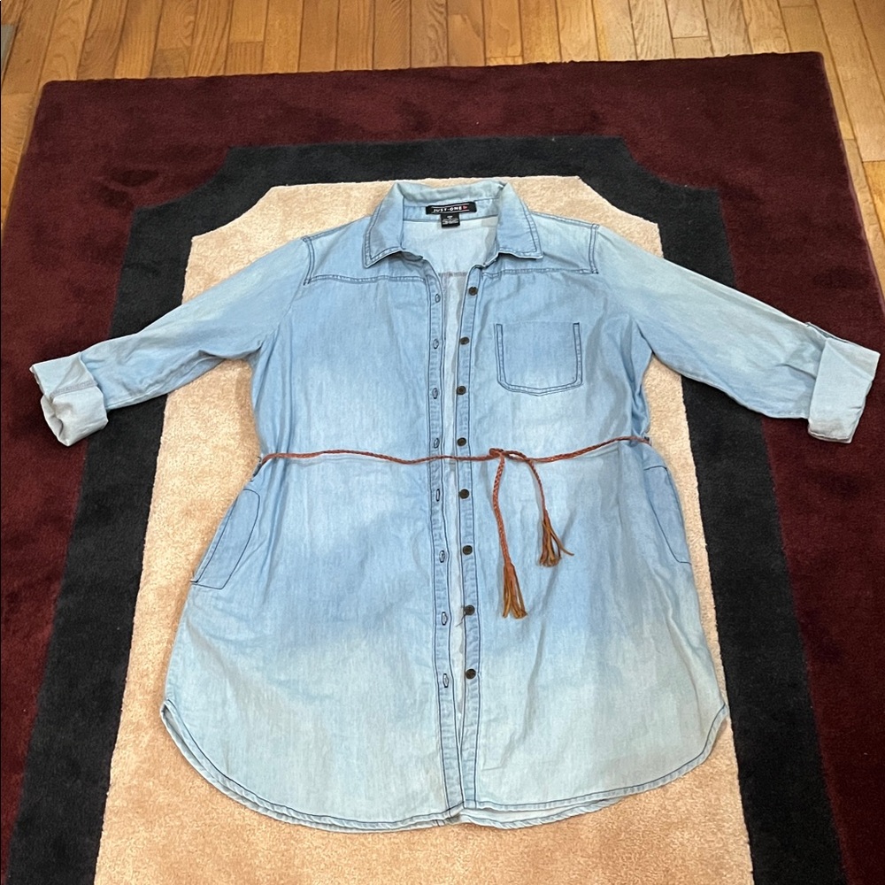 Like new ladies whitewashed denim button up dress, 2 front pockets, Sz. XL